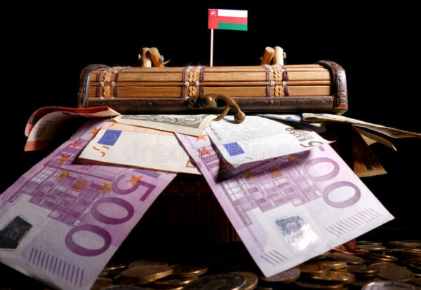 omani-flag-top-crate-full-money-96955482